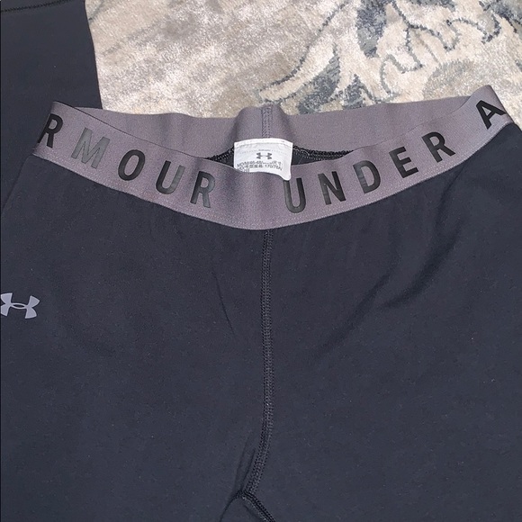 UNDER ARMOUR black banded Capri pants M - Picture 2 of 5